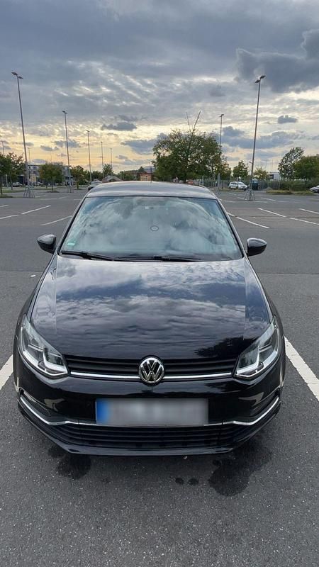 Schwarz Gebraucht 2016 VW Polo Comfortline Kleinwagen | 9.999 € (Fairer Preis) - Bild 1/4