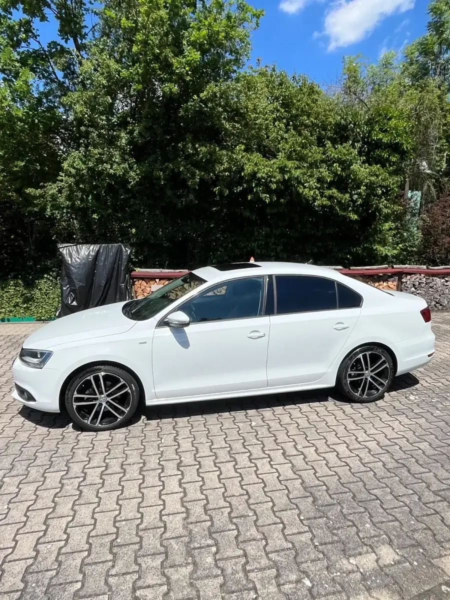 Gebraucht VW Jetta Life 122 PS (89 kW) 2014 Weiß Limousine