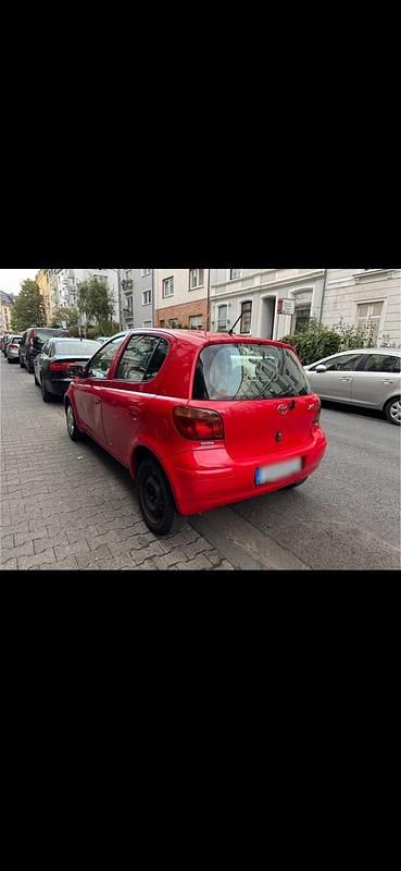 Rot Gebraucht 2004 Toyota Yaris Limousine | 1.850 € (Fairer Preis) - Bild 1/4