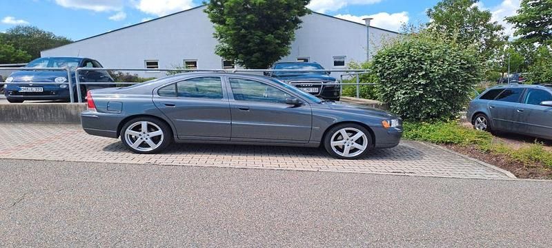 Grau Gebraucht 2006 Volvo S60 Kinetic Limousine | 5.500 € (Fairer Preis) - Bild 1/4