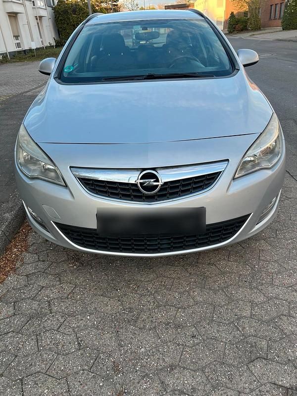 Gebraucht Opel Astra Sport 95 PS (69 kW) 2012 Silber Kombi