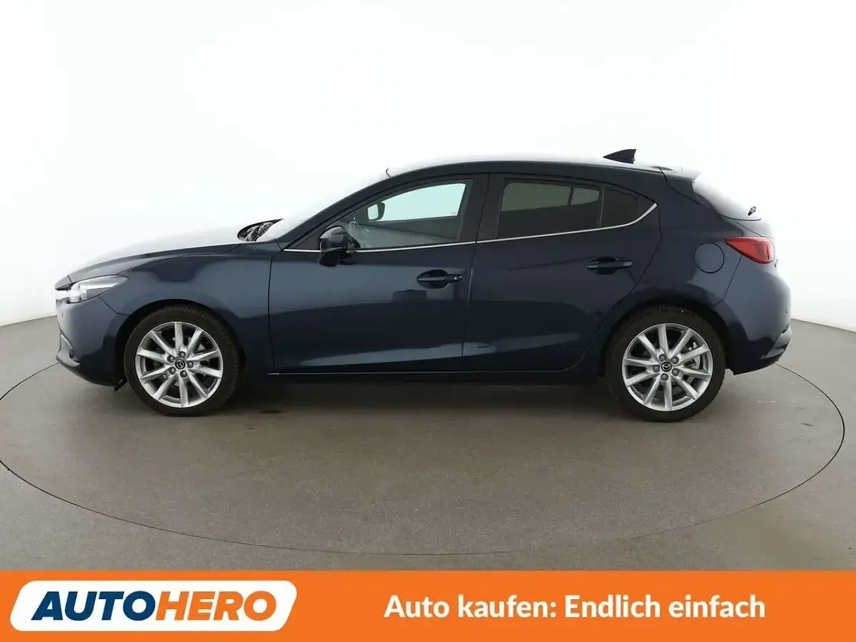 Gebraucht Mazda 3 Sports-Line 120 PS (88 kW) 2018 Deep crystal blue Limousine