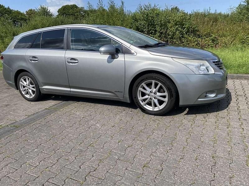 Gebraucht Toyota Avensis Edition 147 PS (108 kW) 2010 Grau Kombi