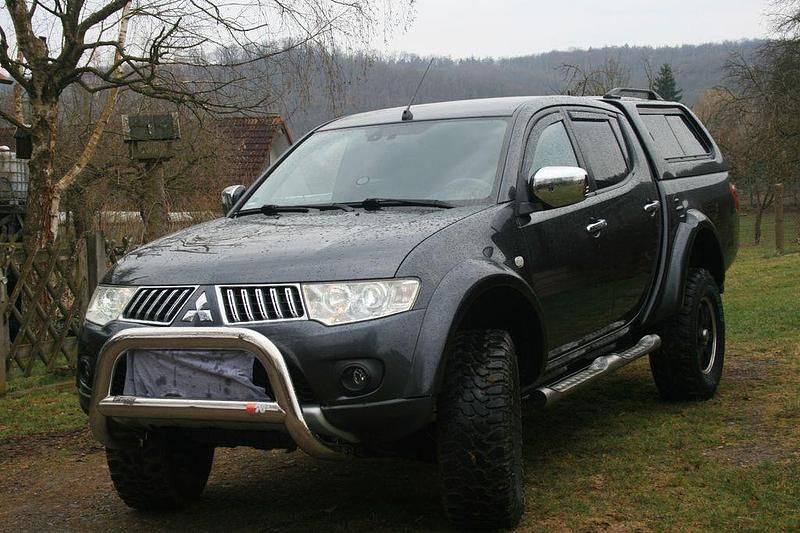 Gebraucht Mitsubishi L200 179 PS (131 kW) 2011 Grau Pickup