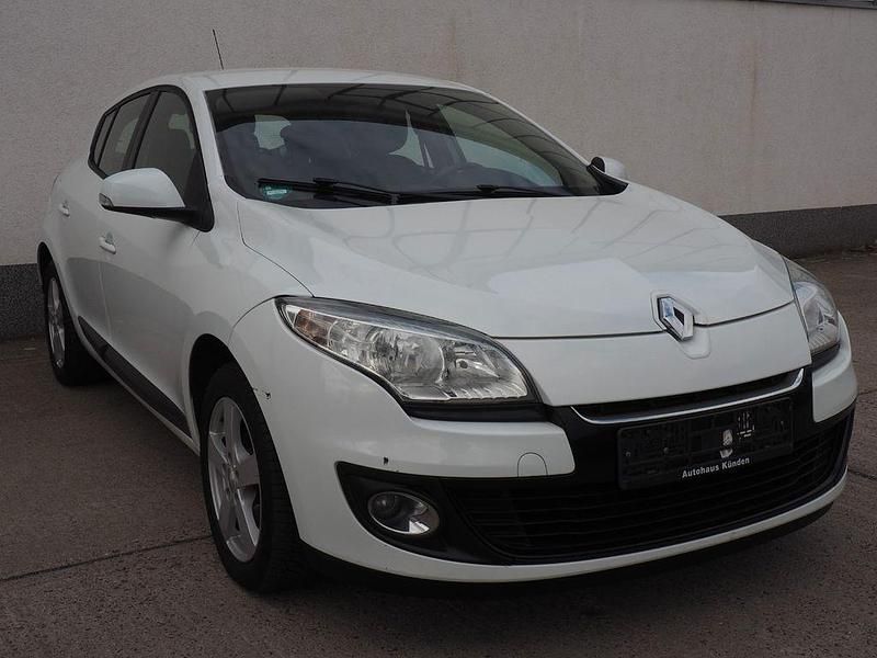 Gebraucht Renault Mégane Expression 116 PS (85 kW) 2012 Weiß Limousine