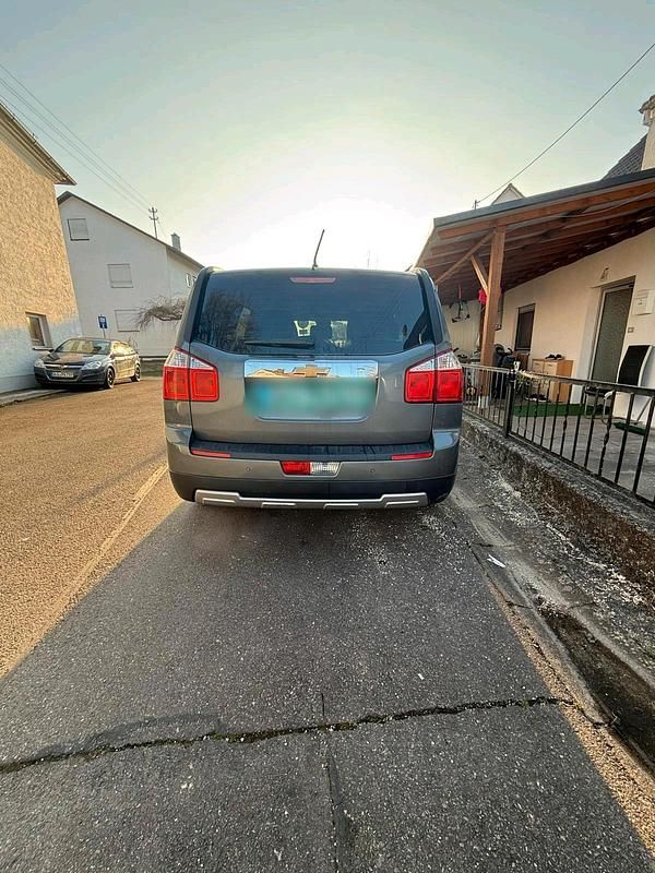 Gebraucht Chevrolet Orlando LT 163 PS (119 kW) 2012 Silber Van / Kleinbus