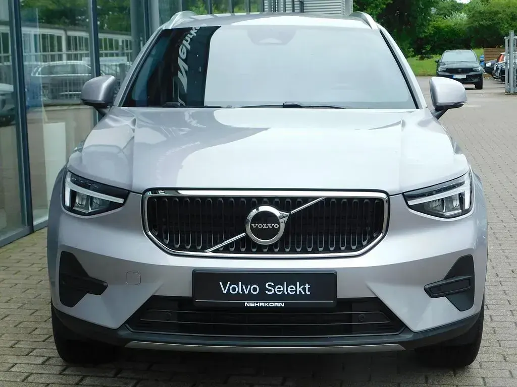 Gebraucht Volvo XC40 Core 163 PS (119 kW) 2025 Silber SUV