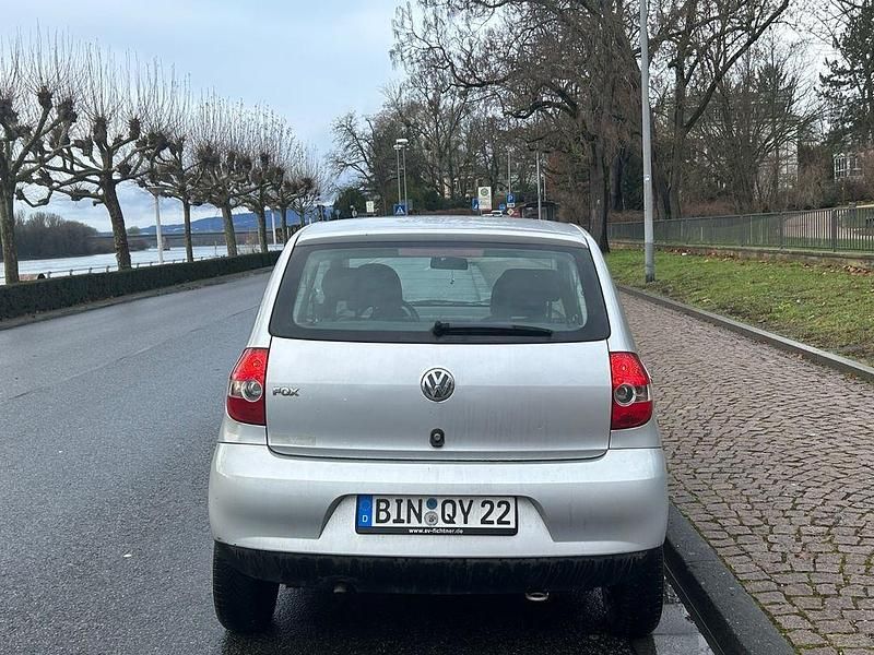 Gebraucht VW Fox 54 PS (39 kW) 2005 Silber Kleinwagen