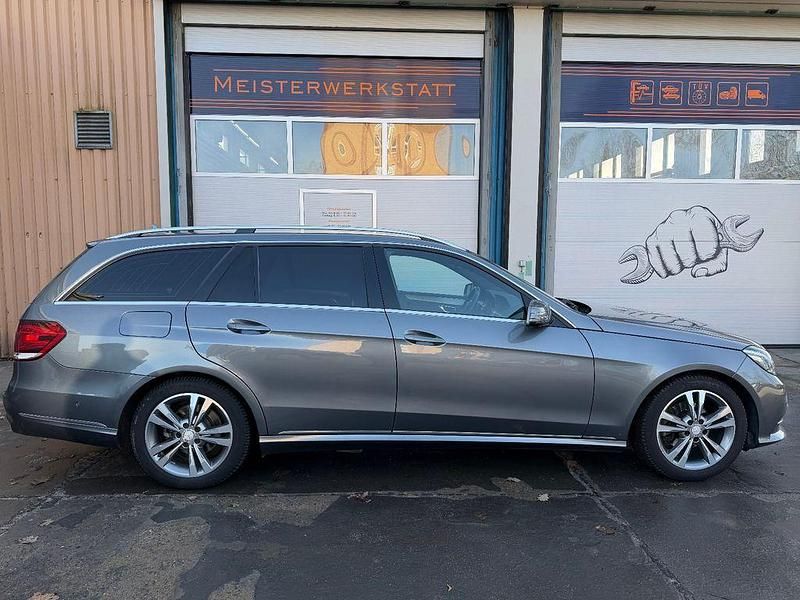 Gebraucht Mercedes E220 Avantgarde 170 PS (125 kW) 2016 Grau Kombi