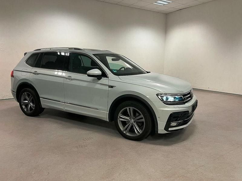 Silber Gebraucht 2018 VW Tiguan Allspace R-line SUV | 26.900 € - Bild 1/4