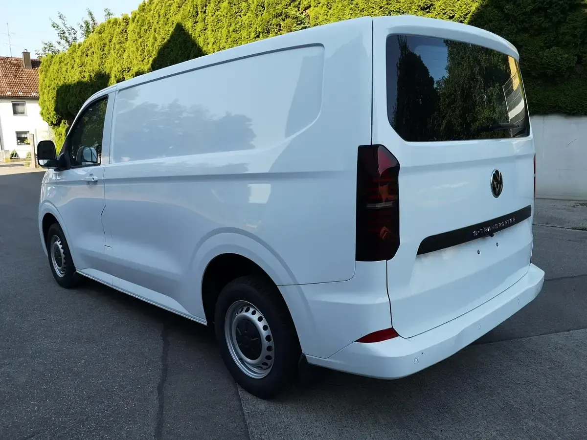 Neu VW T7 100 kW (136 PS) 2026 Clear white Van