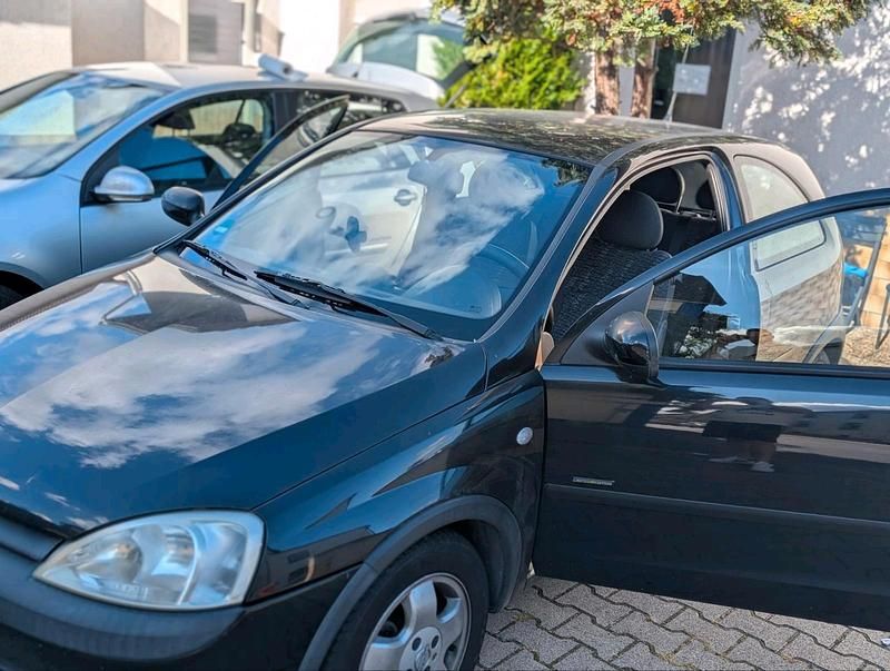Schwarz Gebraucht 2001 Opel Corsa Kleinwagen | 2.200 € (Etwas zu teuer) - Bild 1/4