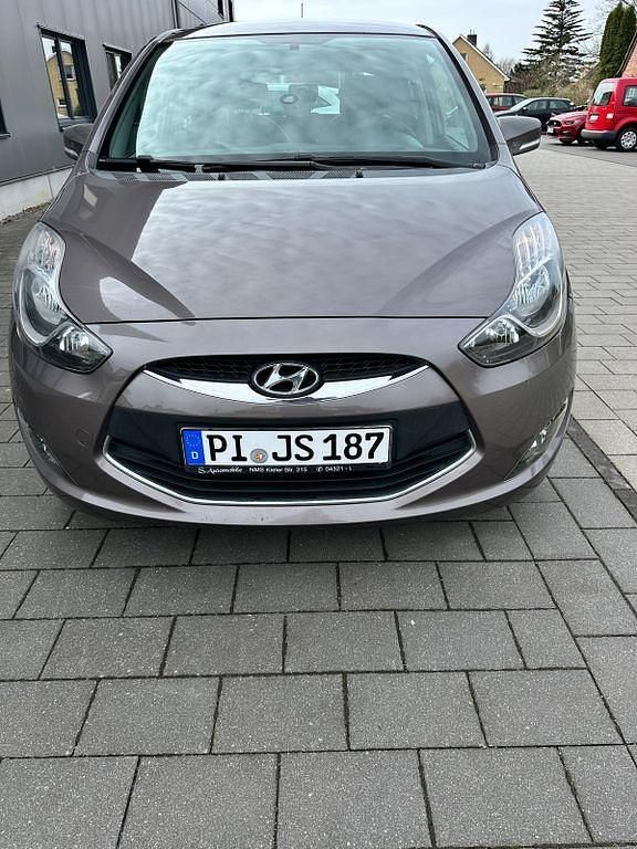 Gebraucht Hyundai ix20 Classic 90 PS (66 kW) 2012 Braun Kleinwagen