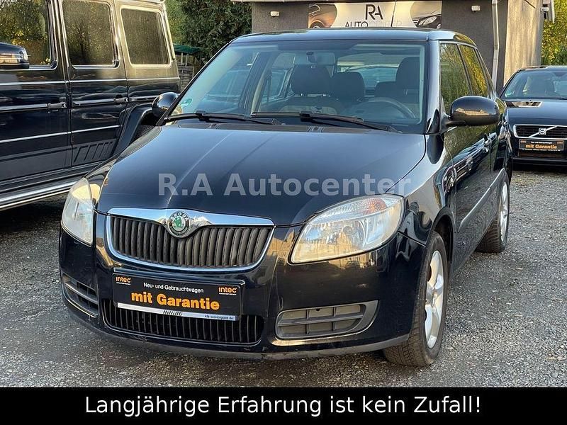 Schwarz Gebraucht 2010 Skoda Fabia Style Limousine | 2.700 € (Guter Preis) - Bild 1/4