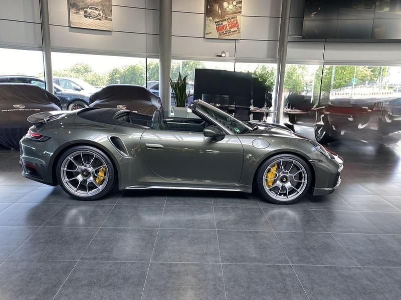 Grün Gebraucht 2023 Porsche 992 Cabrio | 269.900 € - Bild 1/3