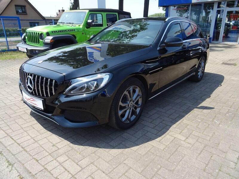 Schwarz Gebraucht 2016 Mercedes C180 Kombi | 15.870 € (Fairer Preis) - Bild 1/4