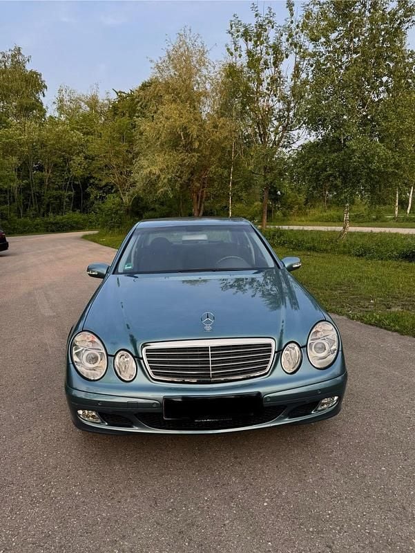 Andere farben Gebraucht 2003 Mercedes E200 Limousine | 5.600 € - Bild 1/4
