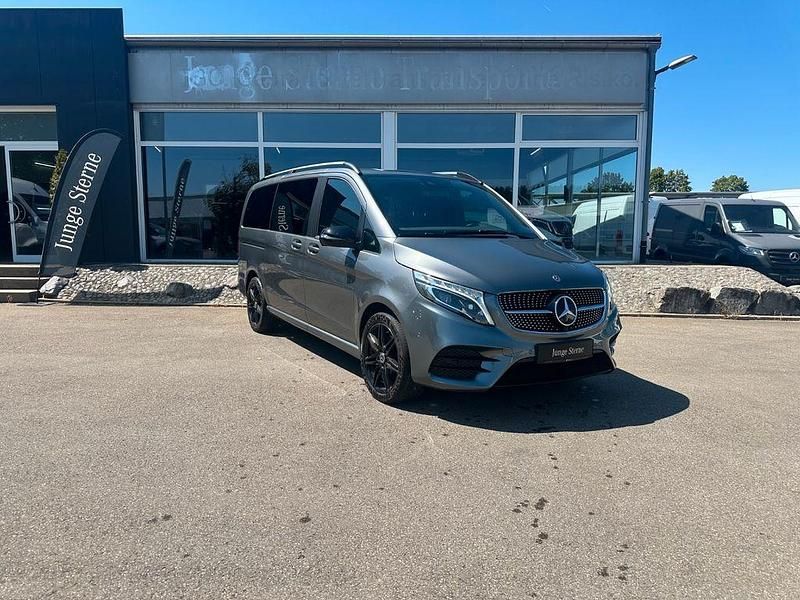 Grau Gebraucht 2021 Mercedes V300 AMG Van / Kleinbus | 58.770 € (Etwas zu teuer) - Bild 1/4