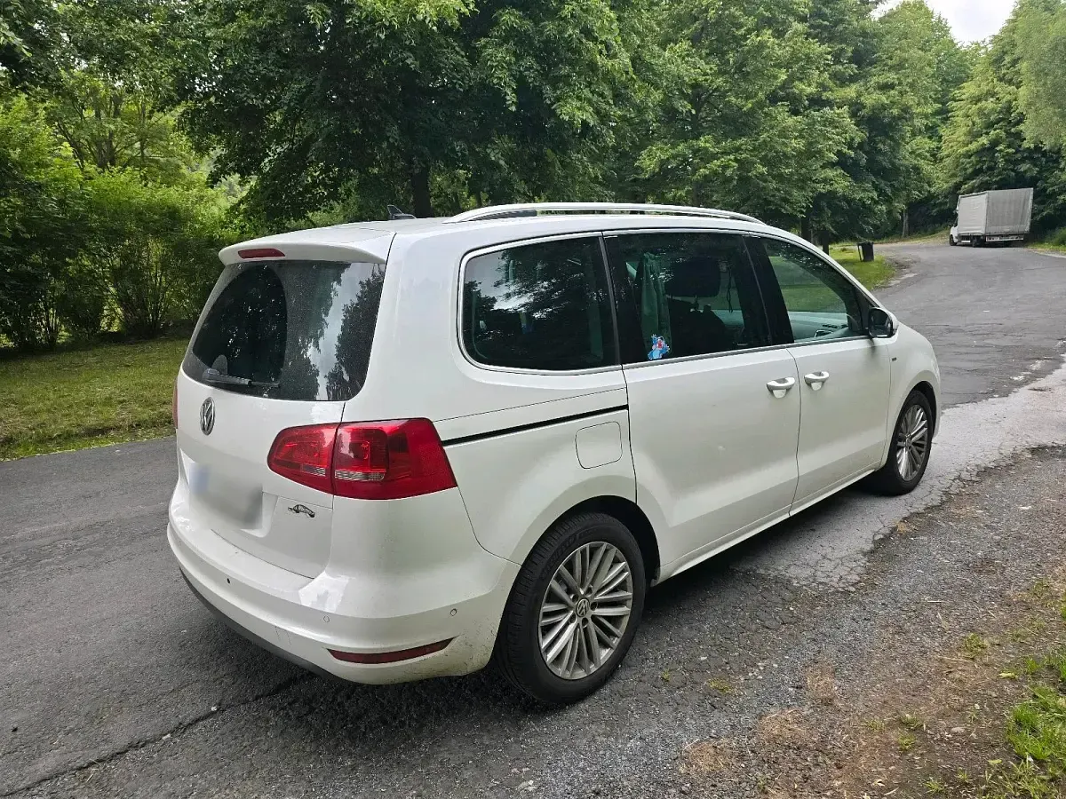 Gebraucht VW Sharan 140 PS (102 kW) 2015 Weiß Van / Kleinbus