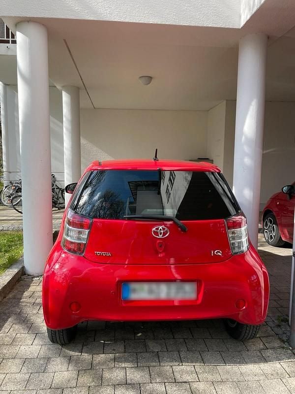 Gebraucht Toyota iQ 68 PS (50 kW) 2010 Rot Kleinwagen
