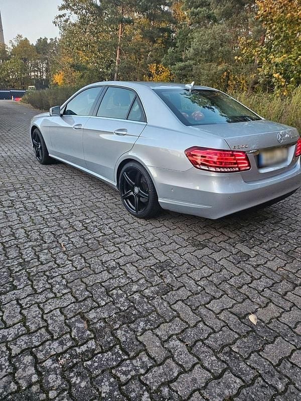 Gebraucht Mercedes E300 231 PS (169 kW) 2014 Silber Limousine