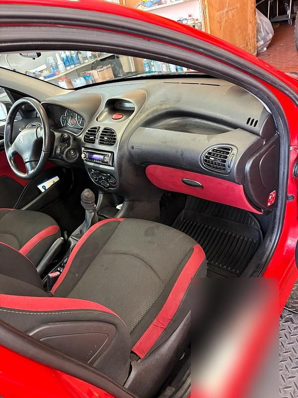 Gebraucht Peugeot 206 75 PS (55 kW) 2008 Rot Kleinwagen