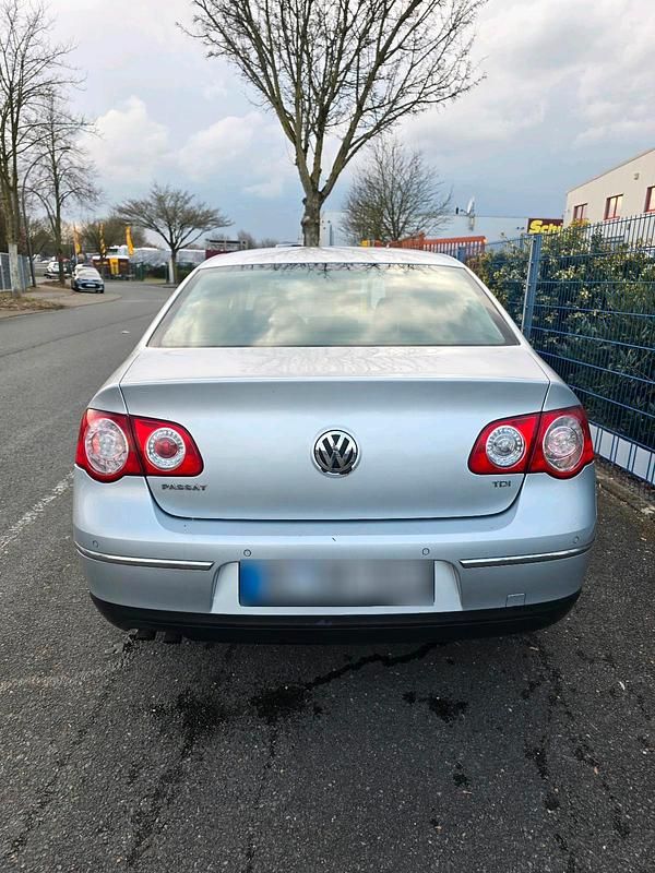 Gebraucht VW Passat 105 PS (77 kW) 2007 Limousine