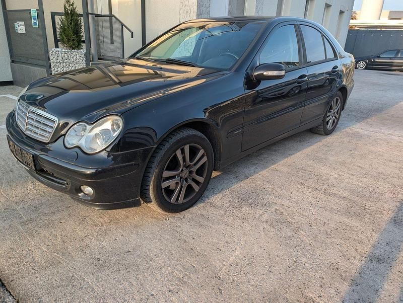 Schwarz Gebraucht 2005 Mercedes C180 Sport Edition Limousine | 2.000 € (Superpreis) - Bild 1/4