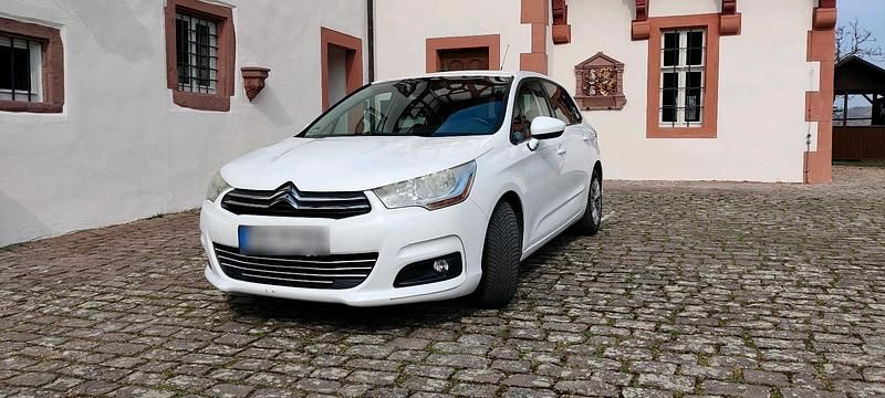 Gebraucht Citroën C4 Tendance 120 PS (88 kW) 2012 Weiß Limousine