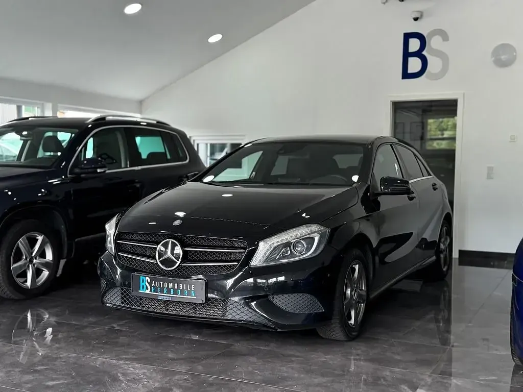 Gebraucht Mercedes A180 109 PS (80 kW) 2013 Schwarz Kleinwagen