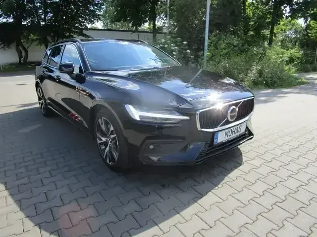Gebraucht Volvo V60 Core 250 PS (183 kW) 2024 Schwarz Kombi