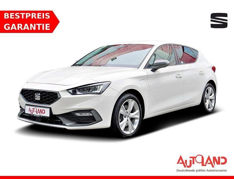 Weiß Gebraucht 2021 Seat Leon FR Limousine | 22.950 € (Fairer Preis) - Bild 1/4