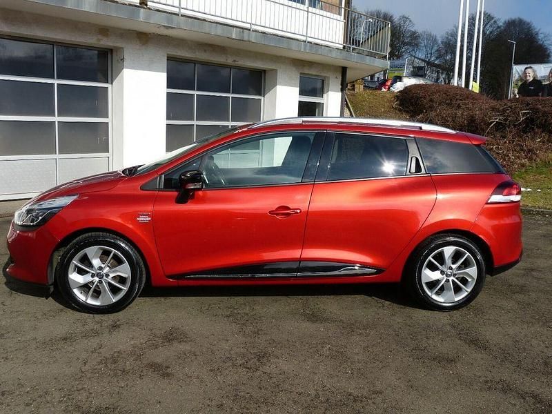 Gebraucht Renault Clio IV LIMITED Deluxe 90 PS (66 kW) 2016 Rot Limousine