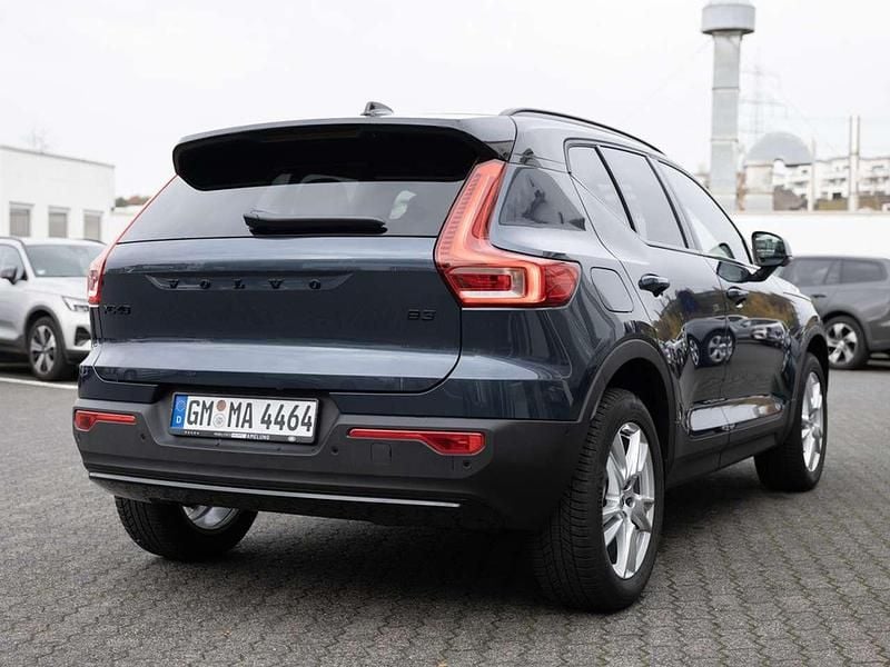 Neu Volvo XC40 Plus 163 PS (119 kW) 2025 Denim blue SUV