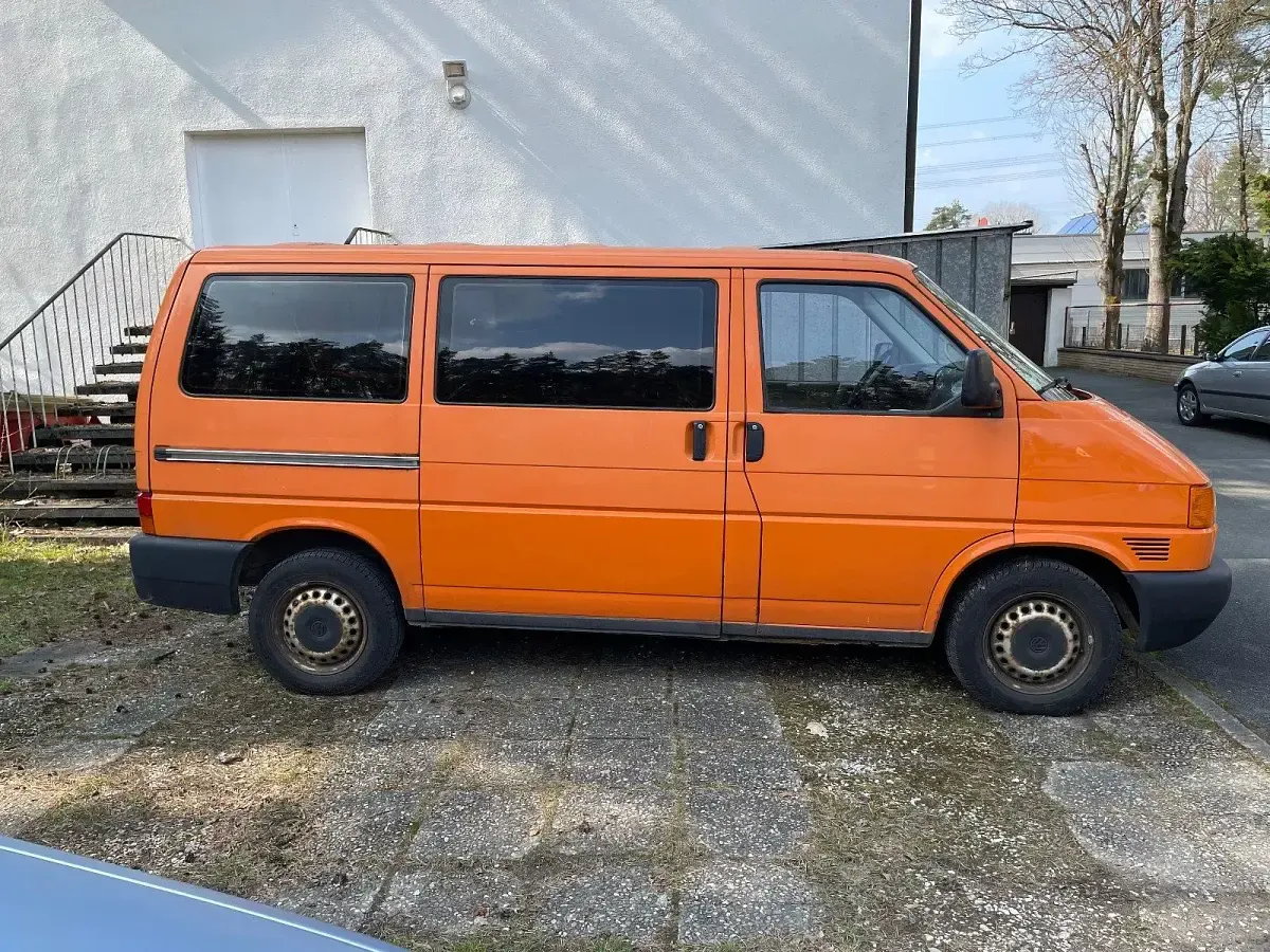 Używany VW Transporter 88 KM (64 kW) 1999 Pomarańczowy Van