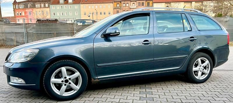 Gebraucht Skoda Octavia 140 PS (102 kW) 2012 Grau Kombi