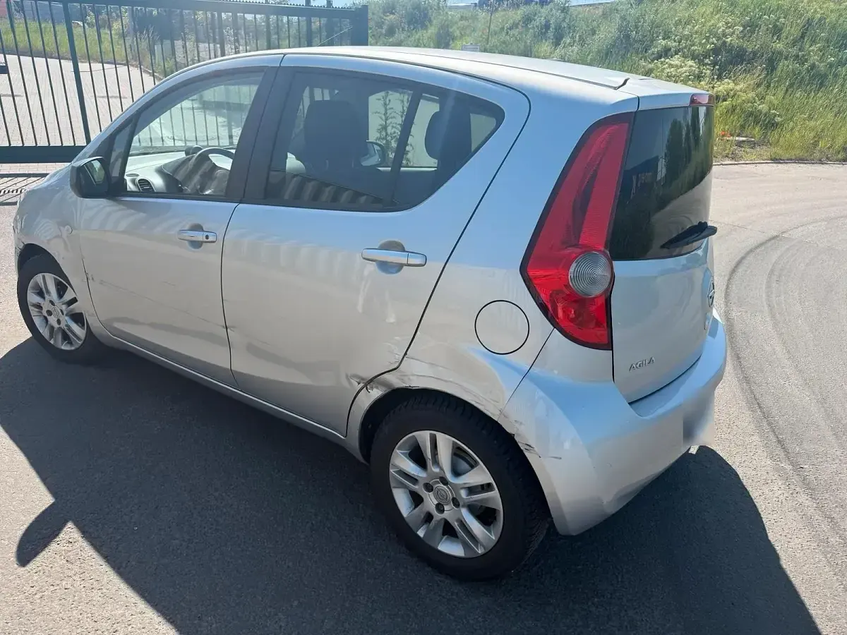 Gebraucht Opel Agila 69 PS (50 kW) 2011 Silber Kleinwagen