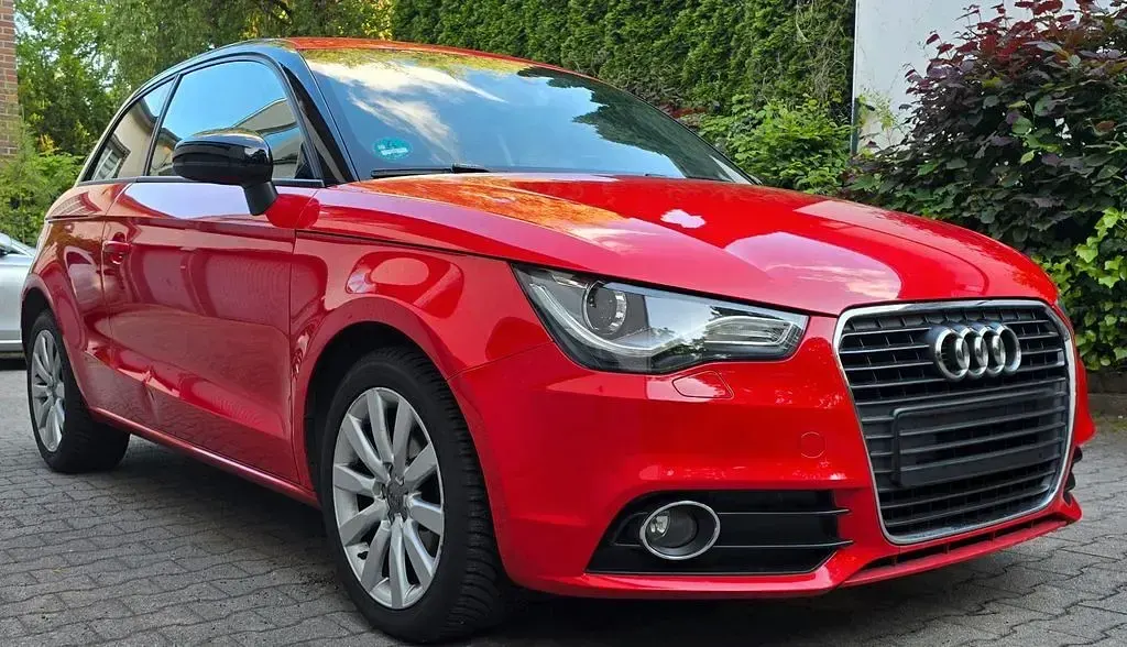 Gebraucht Audi A1 Attraction 86 PS (63 kW) 2012 Rot Kleinwagen
