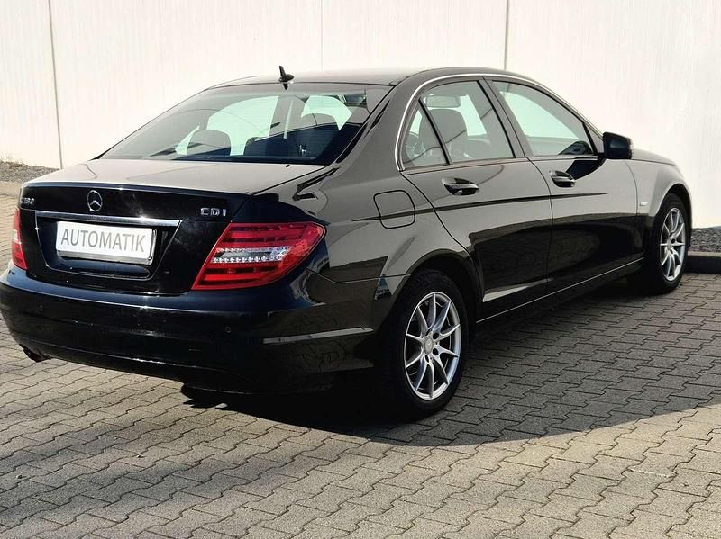 Gebraucht Mercedes C180 120 PS (88 kW) 2011 Obsidianschwarz  metalliclack Limousine