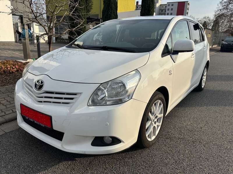 Super white 2 Gebraucht 2012 Toyota Verso Travel Van / Kleinbus | 4.200 € (Guter Preis) - Bild 1/4