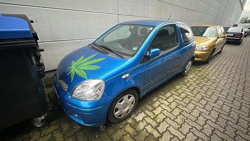 Blau Gebraucht 2004 Toyota Yaris Sol Kleinwagen | 690 € (Superpreis) - Bild 1/4