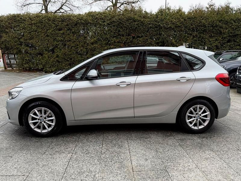 Silber Gebraucht 2017 BMW 218 Active Tourer Van / Kleinbus | 12.980 € (Guter Preis) - Bild 1/4