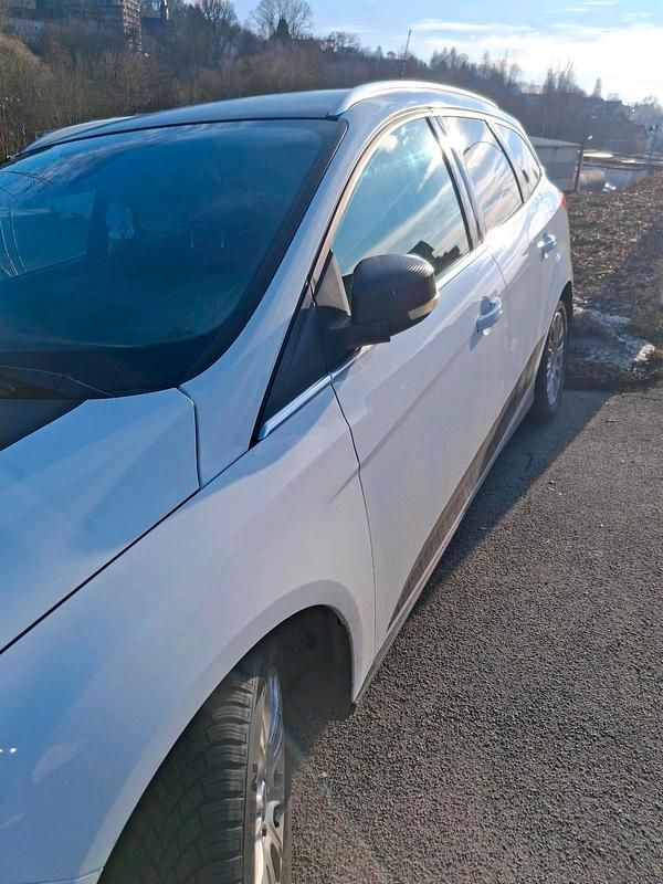 Gebraucht Ford Focus 125 PS (91 kW) 2012 Weiß Kombi