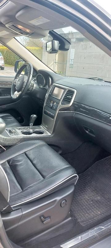 Gebraucht Jeep Cherokee Overland 241 PS (177 kW) 2012 Grau SUV