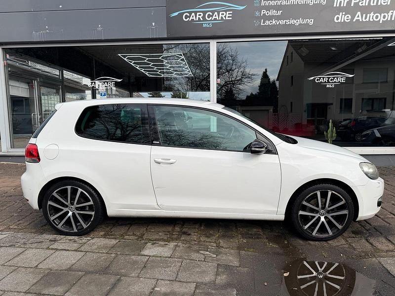 Gebraucht VW Golf VI 86 PS (63 kW) 2011 Weiß Kleinwagen