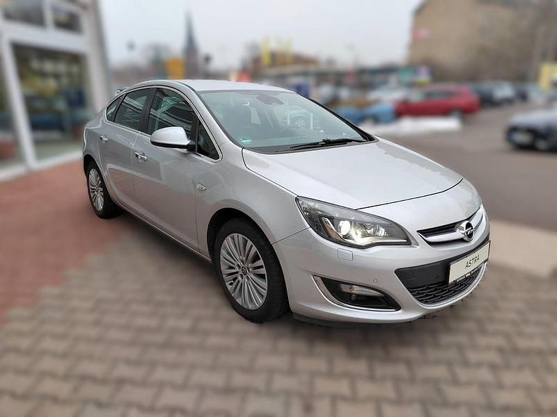 Gebraucht Opel Astra Innovation 116 PS (85 kW) 2013 Silber Limousine
