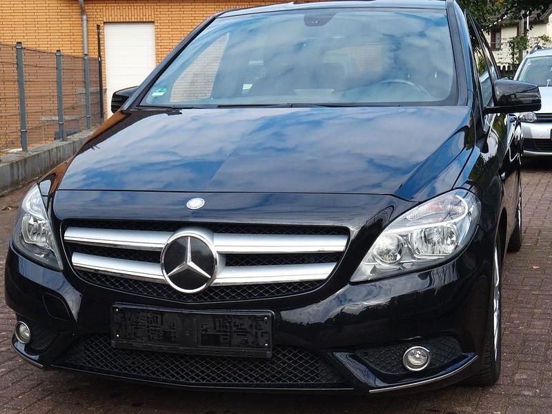 Schwarz Gebraucht 2012 Mercedes B180 Van / Kleinbus | 6.650 € (Superpreis) - Bild 1/4