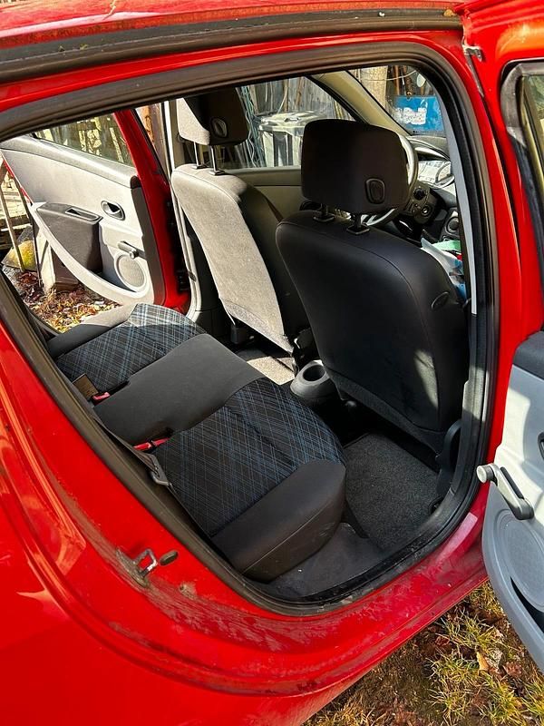 Gebraucht Renault Clio II 75 PS (55 kW) 2006 Rot Kleinwagen