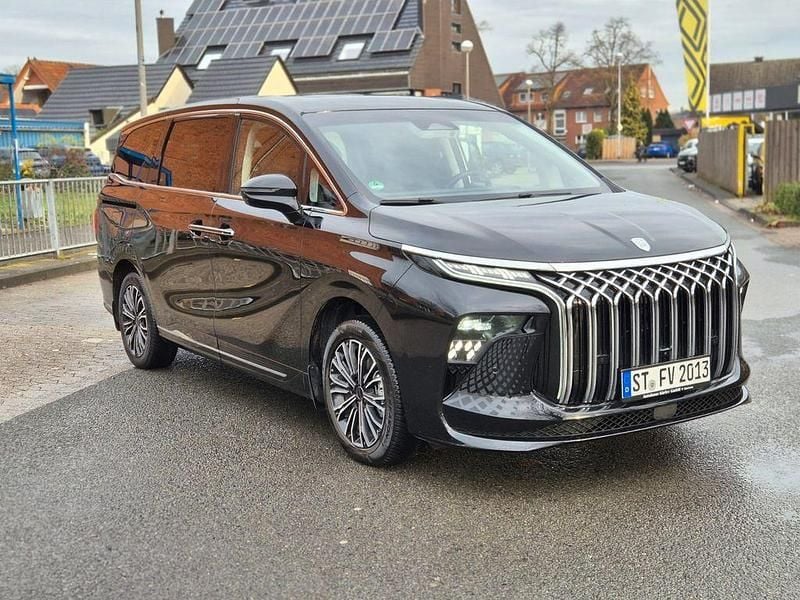 Gebraucht DFSK Forthing 9 245 PS (180 kW) 2025 Schwarz Van / Kleinbus