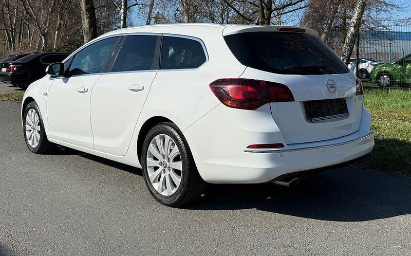 Gebraucht Opel Astra 170 PS (125 kW) 2013 Weiß Limousine